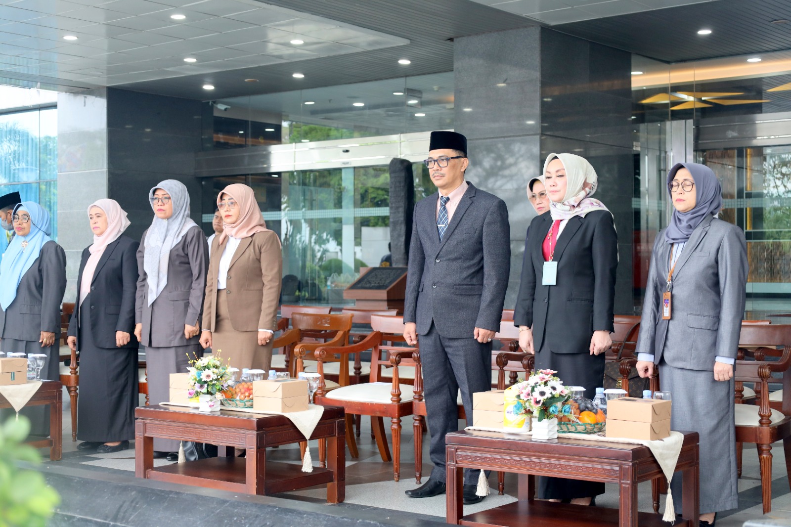 Samarinda – Hari Kebangkitan Nasional (Harkitnas) ke-116 yang jatuh pada 20 Mei diperingati oleh Pemerintah Provinsi Kalimantan Timur dengan upacara bendera di halaman Kantor Gubernur Kaltim pada Senin (20/5/2024).
