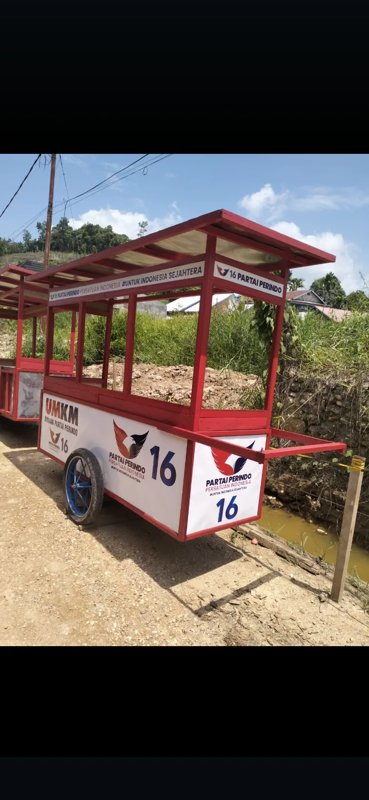 Bagikan 10 Gerobak Untuk UMKM Teluk Bayur, Dan Modal Usaha, Partai Perindo Berau Berjuang Untuk Rakyat Kecil