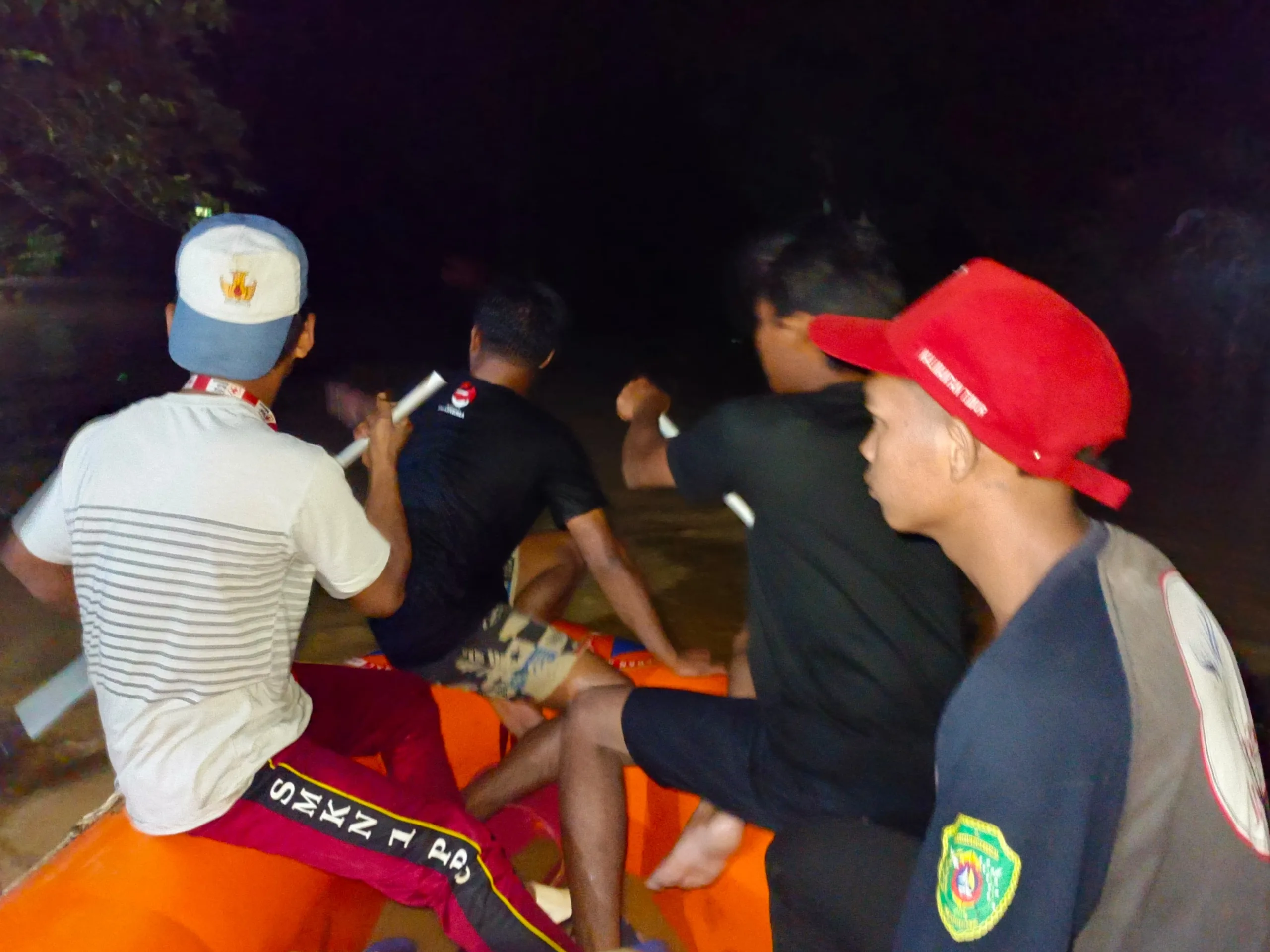 Relawan PMI Kecamatan Sepaku Mendapat Gangguan Dari Buaya Muara Saat Evakuasi Korban Banjir